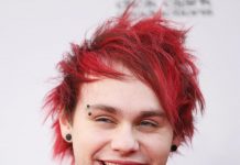 5SOS – Michael Clifford injured during show in Wembley Arena
