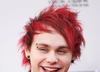 5SOS – Michael Clifford injured during show in Wembley Arena