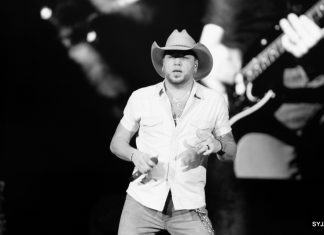 Jason Aldean, supported by Florida Georgia Line Margaret Court Arena 08/03/16