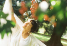 EMILY ULMAN RETURNS WITH SPARKLING NEW SINGLE SEVERE CLEAR THE TITLE TRACK FROM HER FORTHCOMING ALBUM, SEVERE CLEAR, OUT OCTOBER 10