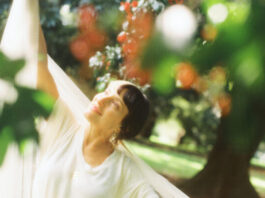 EMILY ULMAN RETURNS WITH SPARKLING NEW SINGLE SEVERE CLEAR THE TITLE TRACK FROM HER FORTHCOMING ALBUM, SEVERE CLEAR, OUT OCTOBER 10